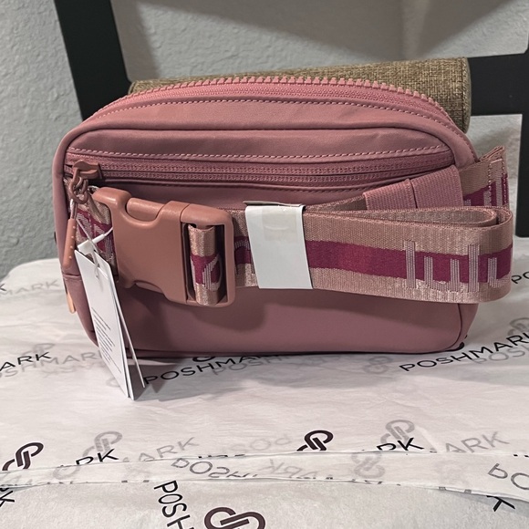 LULULEMON NWT AUTHENTIC EVERYWHERE WORDMARK 1L BELT BAG - Picture 1 of 17